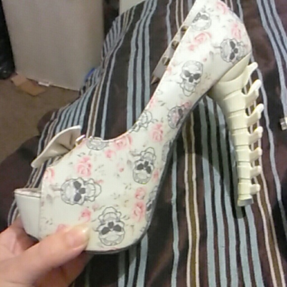 Heels - Picture 5 of 5